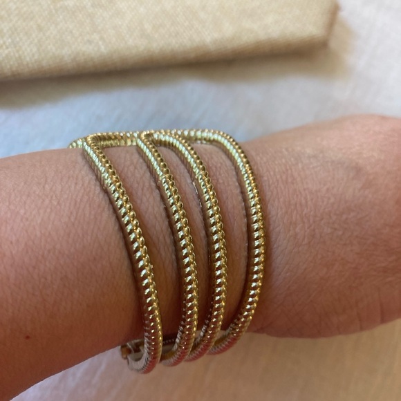 Hinged Statement Open Design Bracelet - Picture 4 of 5